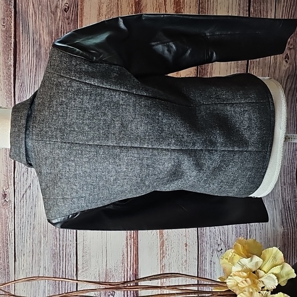 NEW BLACK WOOL TWEED AND LEATHER LONG SLEEVE MOTO JACKET - Picture 5 of 16